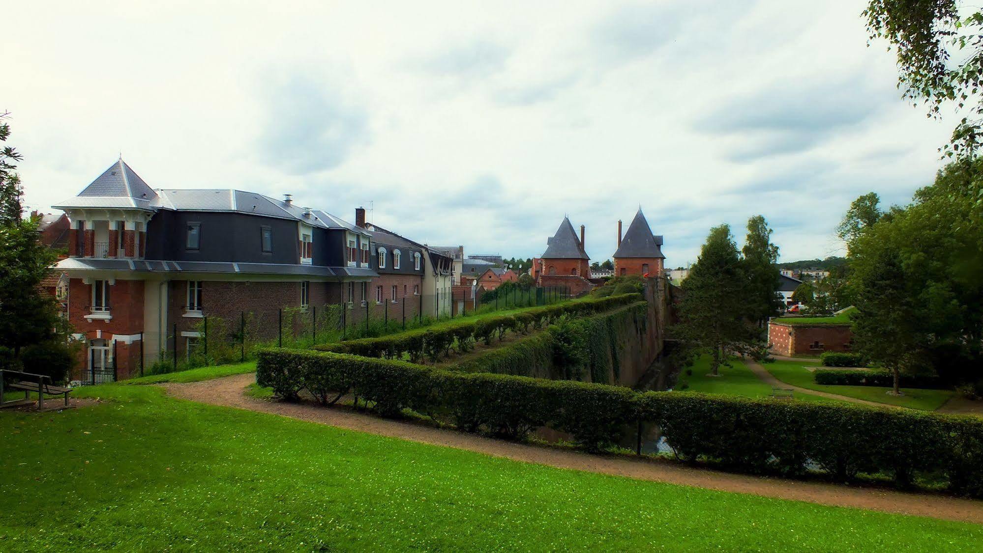 Auberge Des Remparts Peronne  Exterior photo